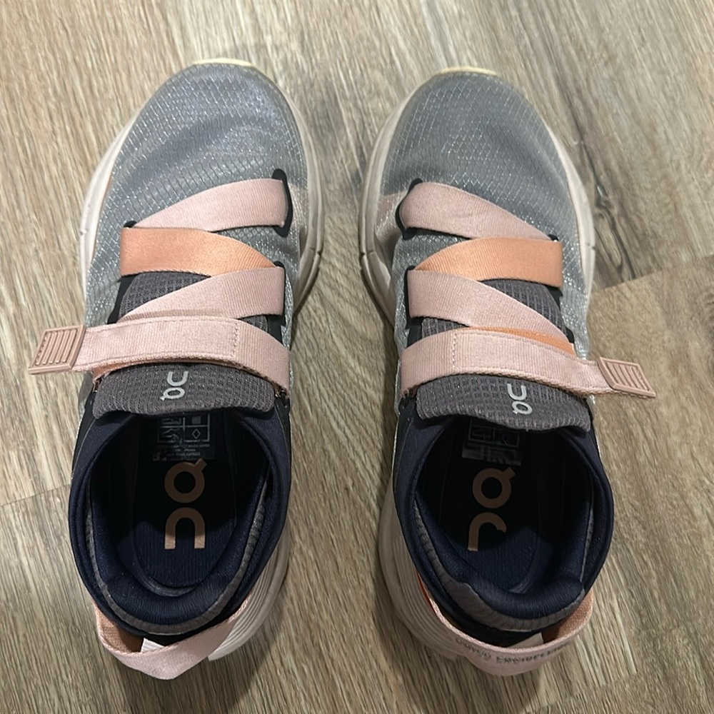 Women’s on running cloudtec swiss engineering size 6